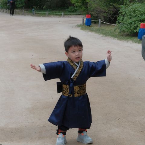 설날 한복 입은 아이